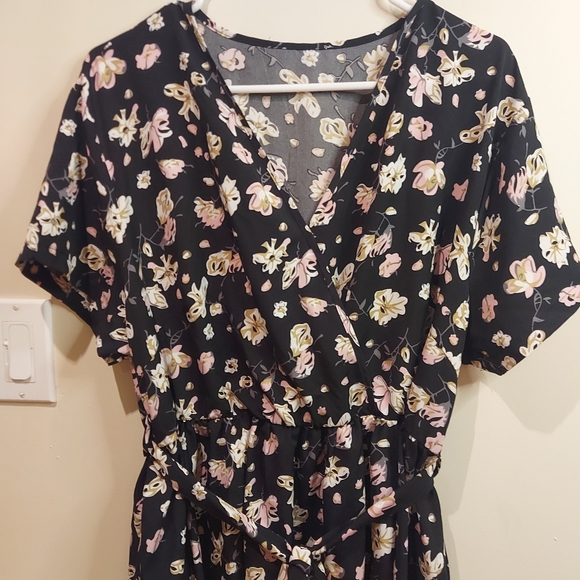 (#685)❣️Ladies short sleeve dress size XL - Picture 2 of 9